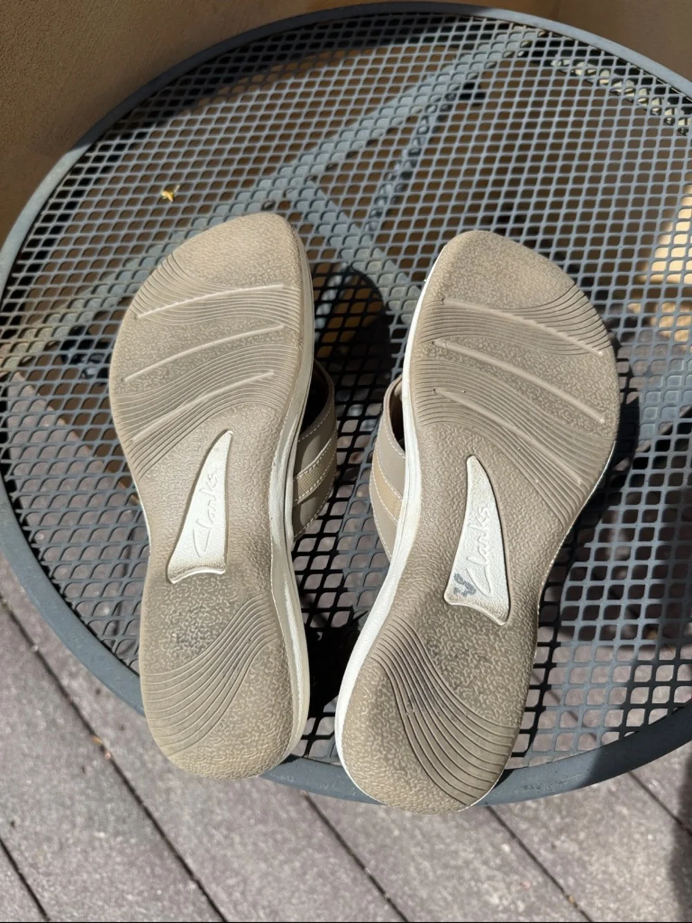 Clarks Cloudstepper Women's Taupe/Beige Flip Flop Sandals - Size 8 - Picture 6 of 9